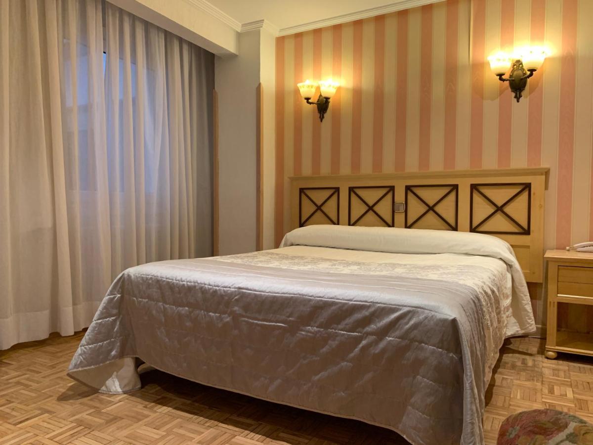 Hotel Julia Аранда-де-Дуэро Экстерьер фото