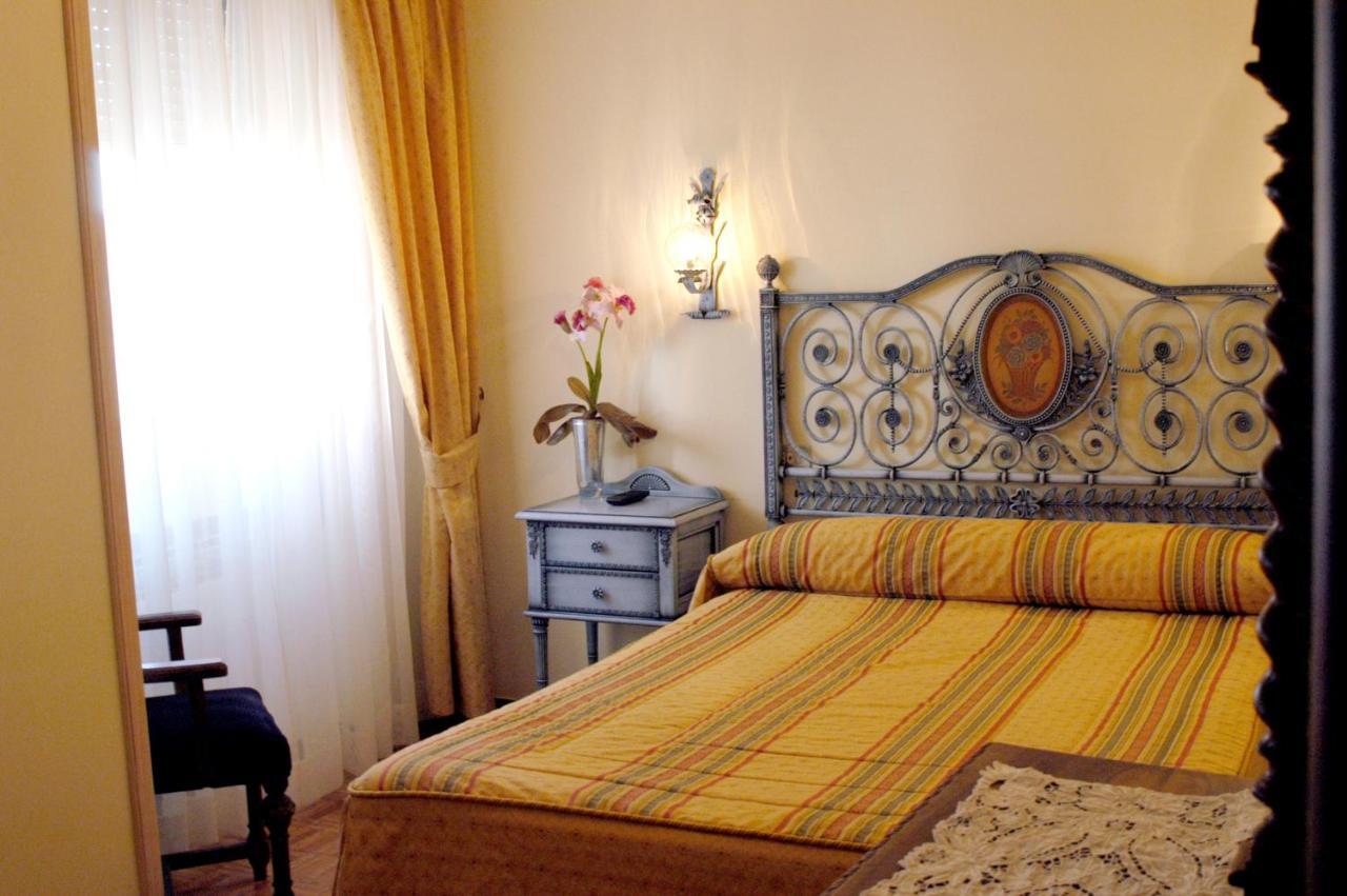 Hotel Julia Аранда-де-Дуэро Номер фото